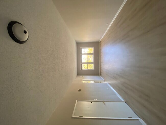 Building Photo - 4530 N Lincoln Ave