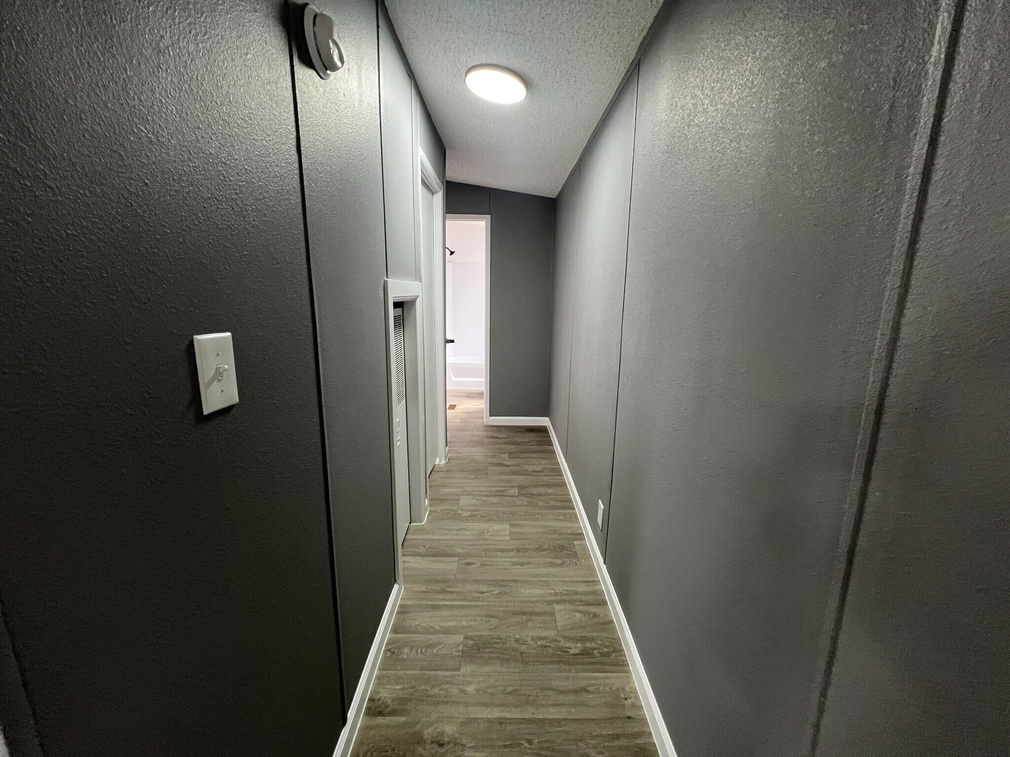 Building Photo - 750 Silent Valley Rd