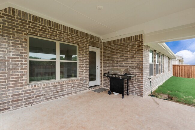 Building Photo - 243 Frio Dr