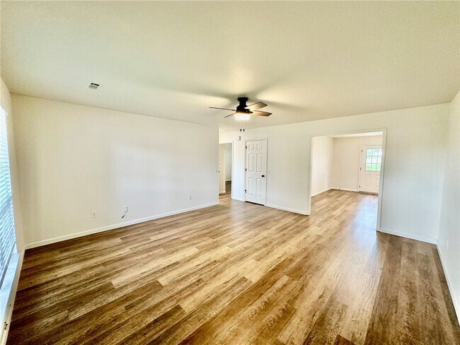 Building Photo - 802 E Kara Ln