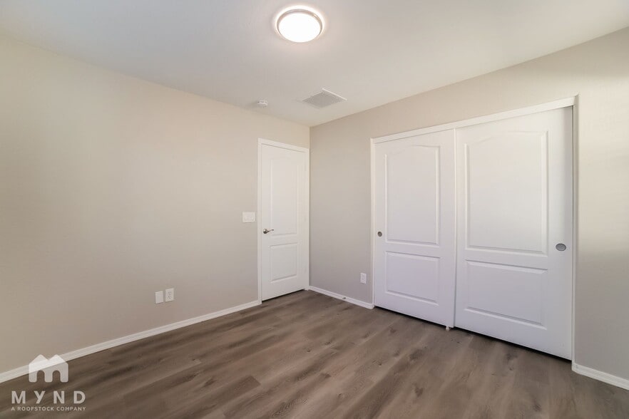 Building Photo - 2566 E Boston St