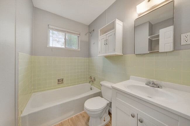 Building Photo - 3 bedroom, 1 bathroom house FOR RENT NOW!