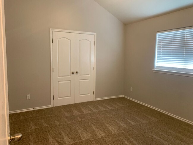 Building Photo - 6805 Northwind Dr
