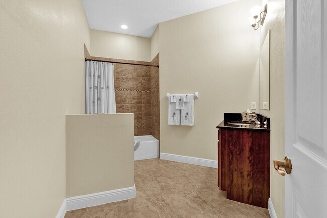 Building Photo - 1280 S Village Square