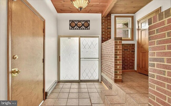 Building Photo - 7203 Peekskill Dr