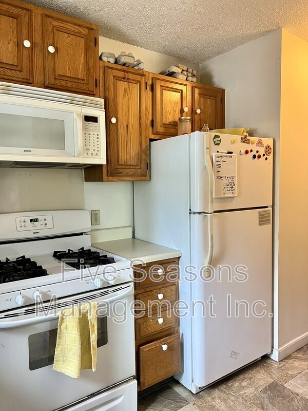 Building Photo - 115-7 North Winooski Avenue - 7