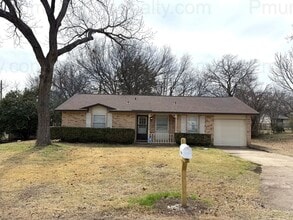Building Photo - AVAILABLE NOW!!! Lovely 3-Bedroom 1.5-Bathroom in Duncanville - Two blocks from the Duncanville H...