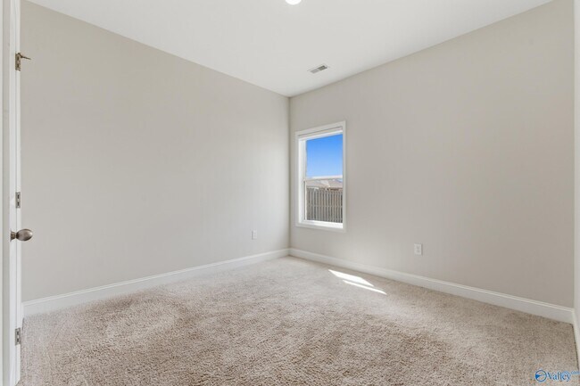 Building Photo - 200 Goldie Ct