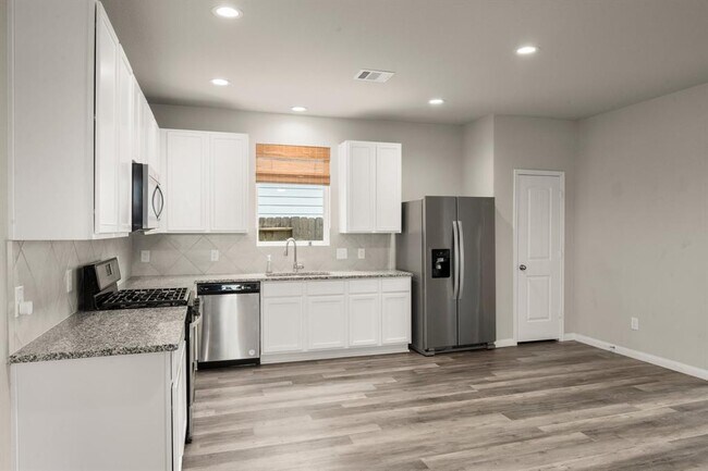 Building Photo - 22127 Regal Heights Dr