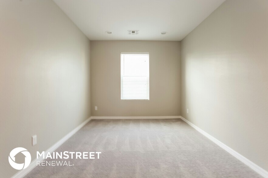 Building Photo - 2000 N 36th St