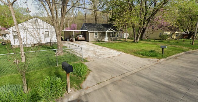 Primary Photo - 1403-1403 Garden Dr