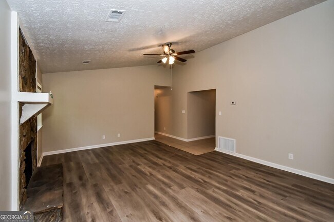 Building Photo - 263 Independence Dr
