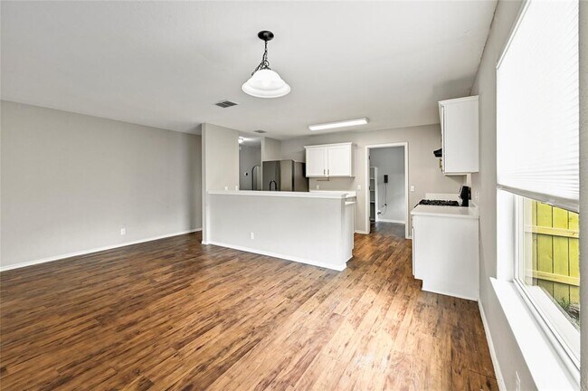 Building Photo - 6813 Sabrina Dr