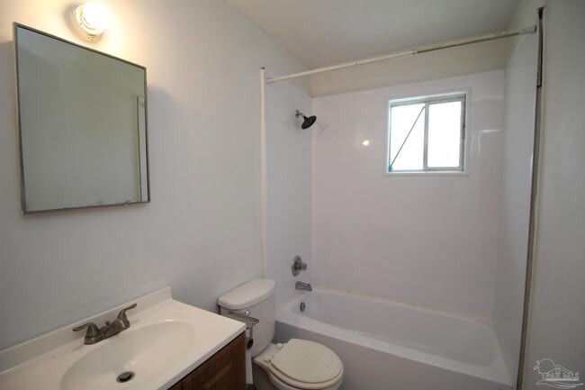 Building Photo - 404 Ladybird Ln
