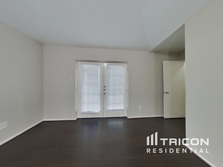 Building Photo - 24027 Leathergate Dr
