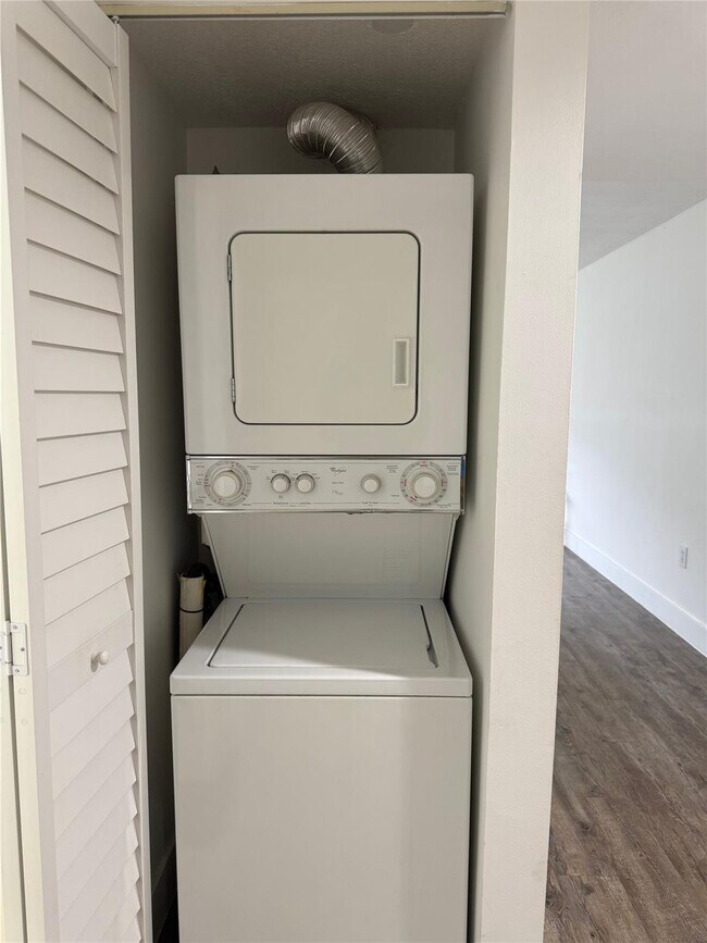 Building Photo - 1651 SW 127th Ave