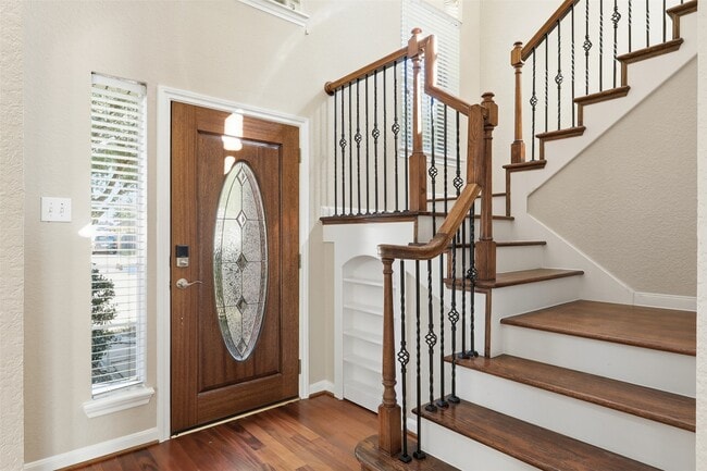 Building Photo - 10358 Grandbrook Dr