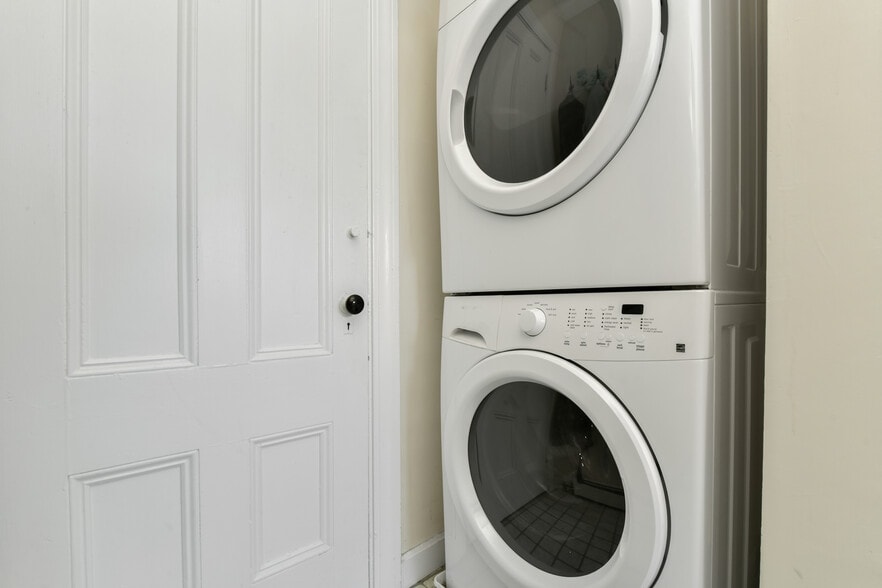 Building Photo - 1774 Beacon St