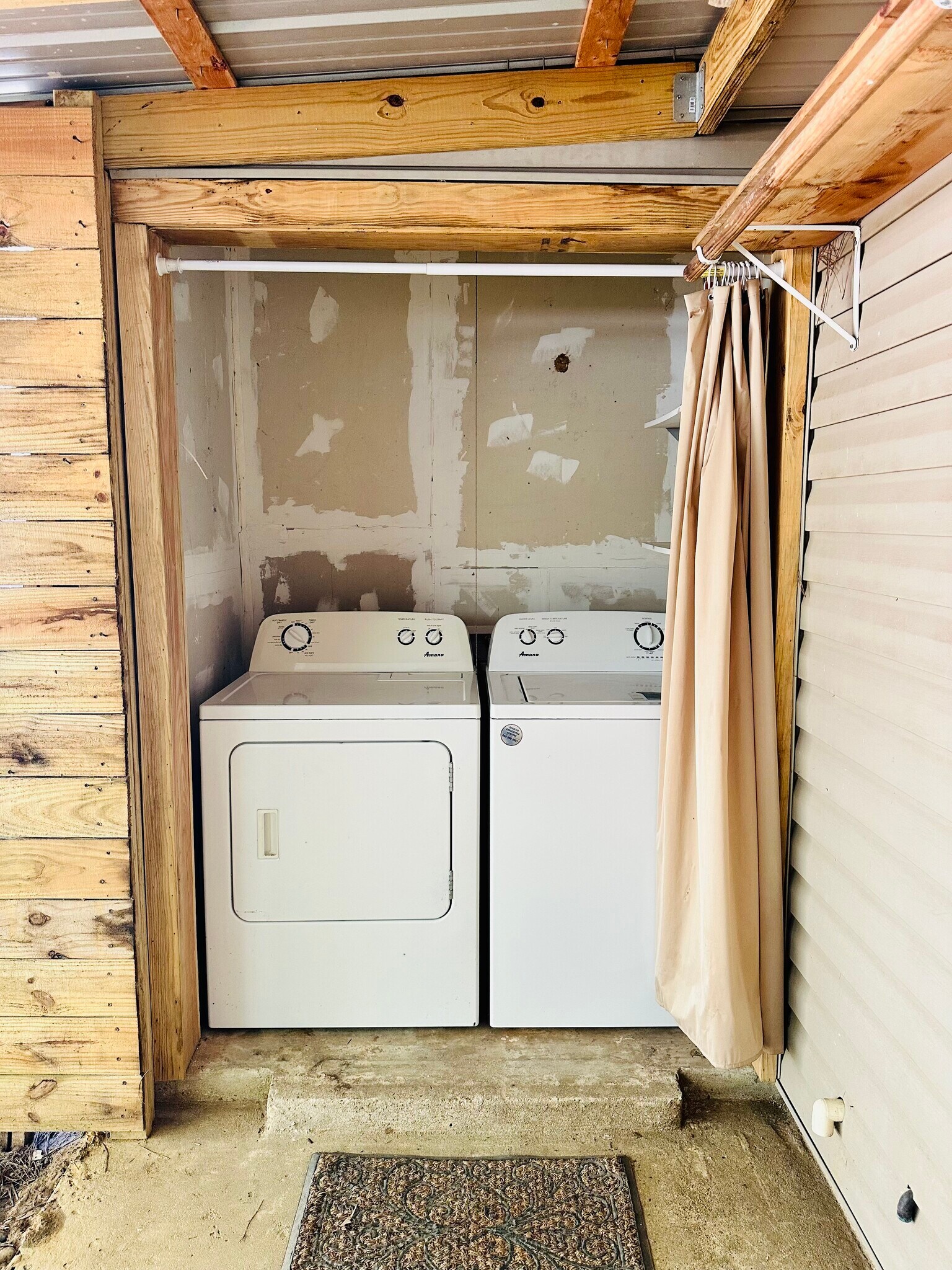 Building Photo - 110 Willow Branch Dr