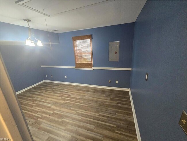 Building Photo - 921 Martingale Ct
