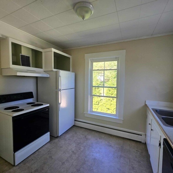 Building Photo - 230-232 Spruce Ln Ext