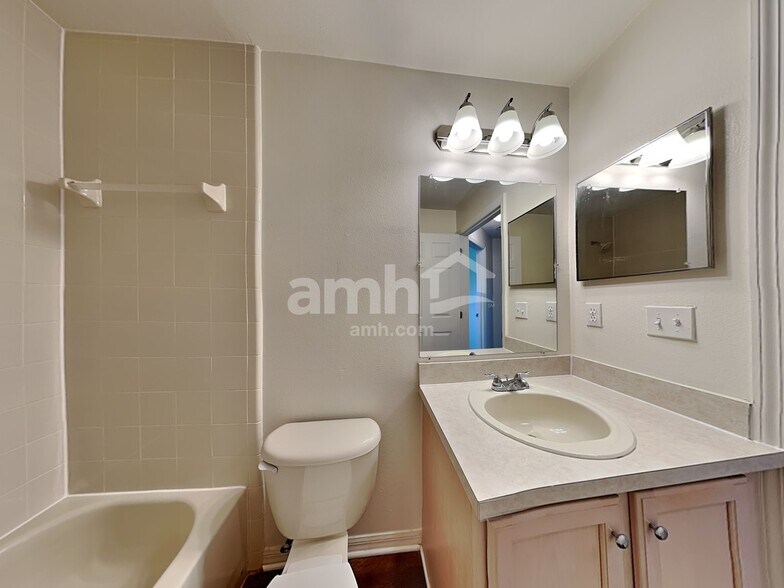 Building Photo - 12241 Woodglen Cir