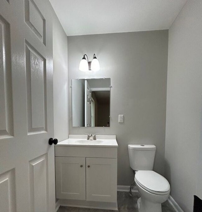 Building Photo - 113 Lowell Dr W