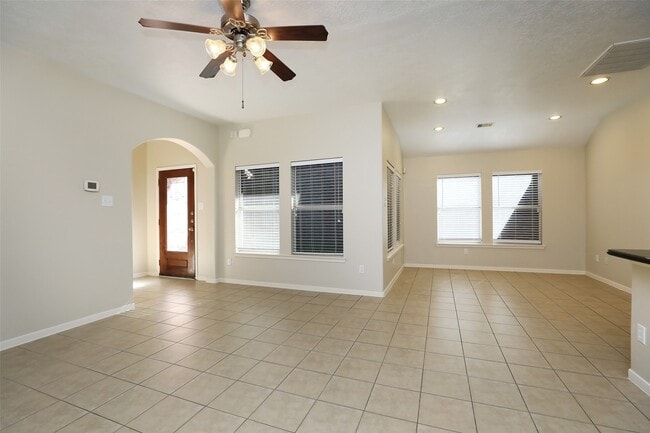 Building Photo - 8231 Gran Villa Dr