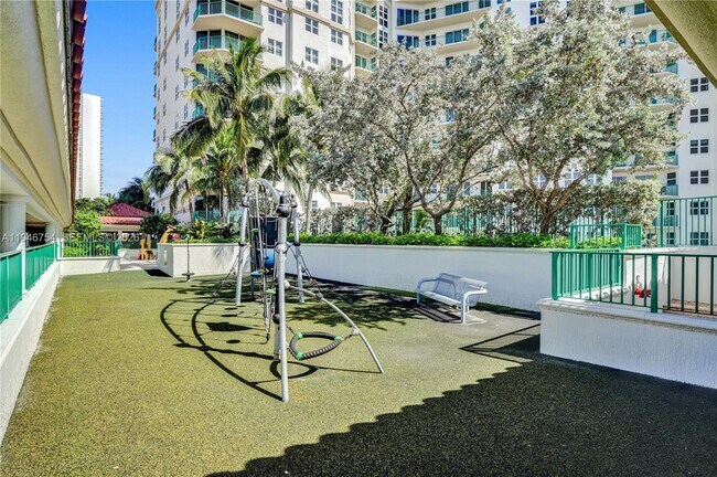 Building Photo - 20000 E Country Club Dr