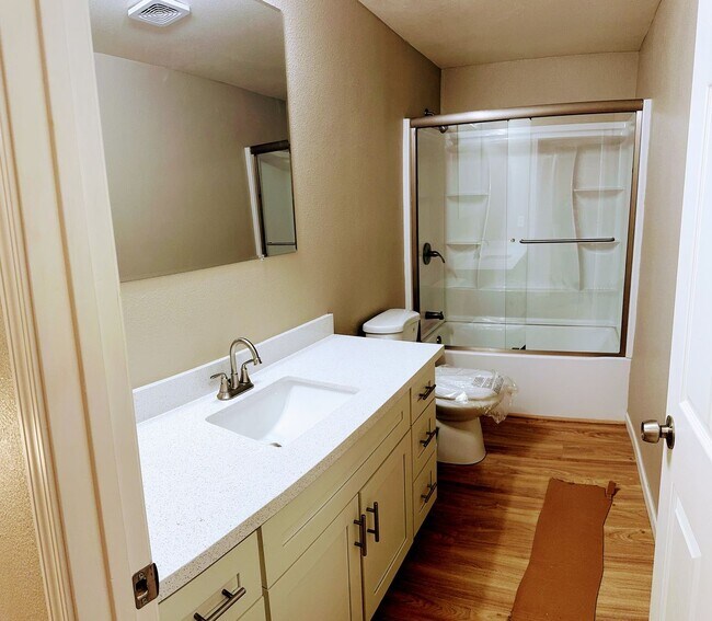 Building Photo - 3776 Laddell Ave