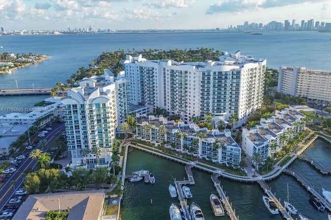Building Photo - 7910 Harbor Island Dr
