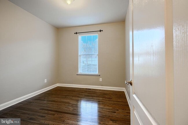 Building Photo - 601 Long Wall Dr