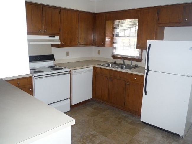 Building Photo - 104 Cedar Ct