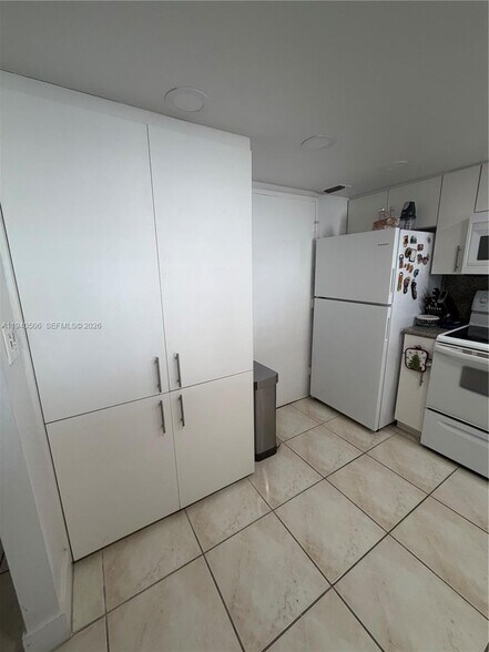 Building Photo - 5750 Collins Ave