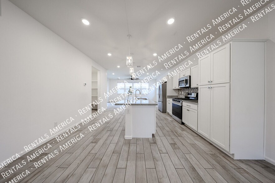 Building Photo - 1857 W 22nd Ave