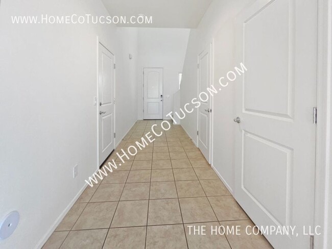 Building Photo - 7540 S Circulo Rio Blanco