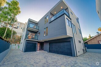 Building Photo - 2115 Holly Dr
