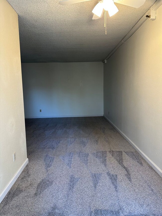 Building Photo - LA MESA GEM...MOVE IN READY! SPACIOUS 1-BE...