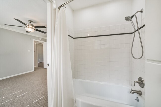 Building Photo - 5511 Kinglet St