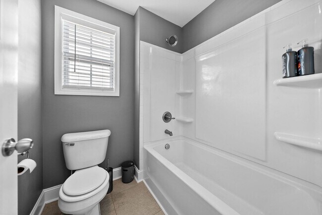 Building Photo - 1116 Eagle's View Dr