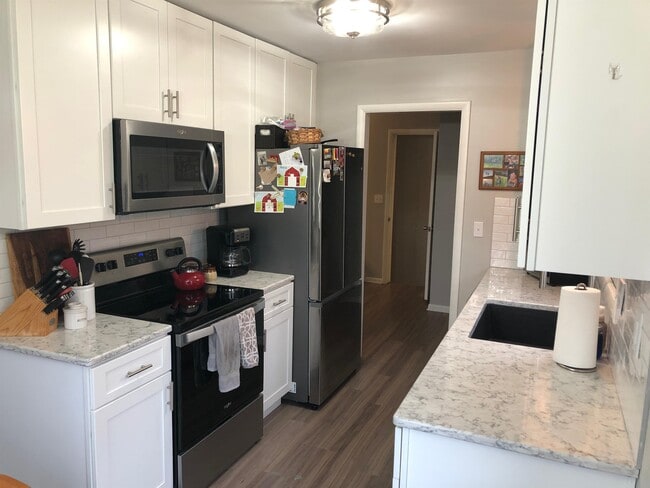 Building Photo - 3629 S Kingsbury Ave