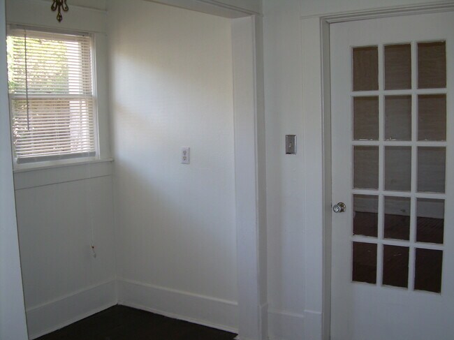 Building Photo - 5649 East Side Ave