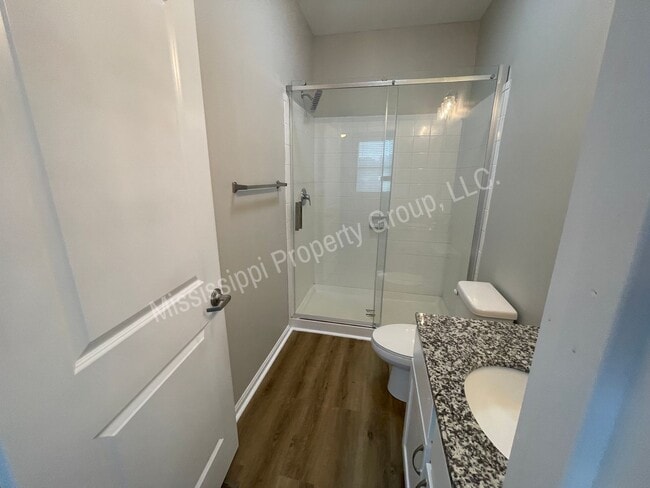 Building Photo - 3BD/3.5BA Available for Mid-August Move In