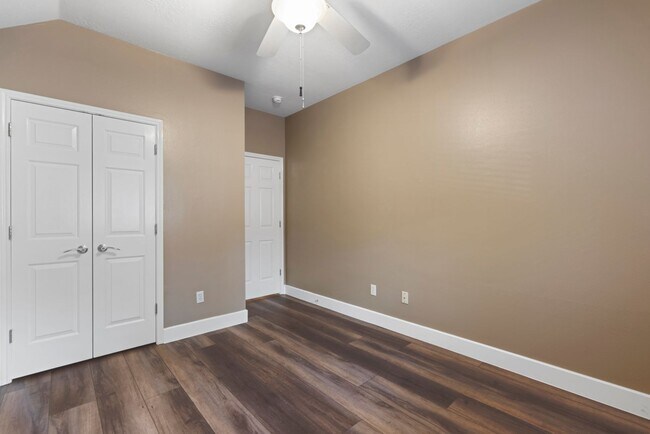 Building Photo - The Perfect Woodlands Retreat: Steps from ...