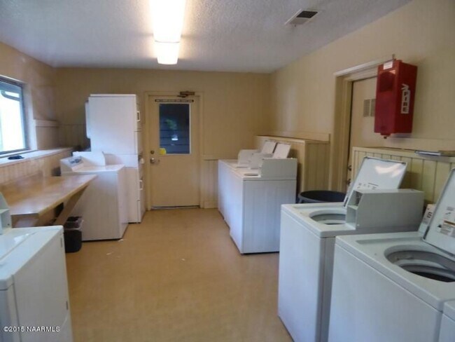 Building Photo - 1 Bed, 1 Bath. Condo! Next to the Heart of NAU Campus!  - Students & Cats OK!! NO Dogs! Avail. NOW!!