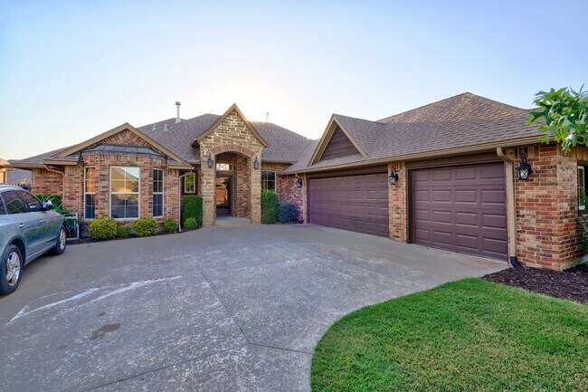 Building Photo - 812 Ryan Rd