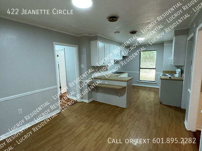 Building Photo - 422 Jeanette Cir