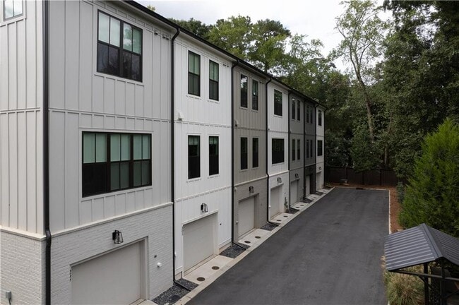 Building Photo - 305 Dilbeck Cir