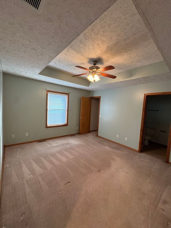 Building Photo - 841 S Hazelnut Ave