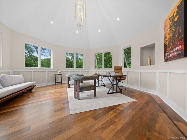 Building Photo - 5 N Hills Rd